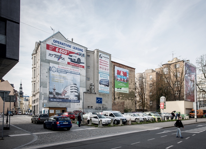 Proluka, místo které vznikne bytový dům. Foto: Adolf Horsinka